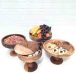 آجیل‌خوری چوبی پایه‌دار مدل 25 قطر 35×25 سانتی‌متر ساخته شده از چوب گردوی باکیفیت و قابل شست‌وشوی دستی مناسب سرو آجیل و تنقلات