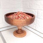 آجیل‌خوری چوبی پایه‌دار مدل 25 قطر 35×25 سانتی‌متر ساخته شده از چوب گردوی باکیفیت و قابل شست‌وشوی دستی مناسب سرو آجیل و تنقلات